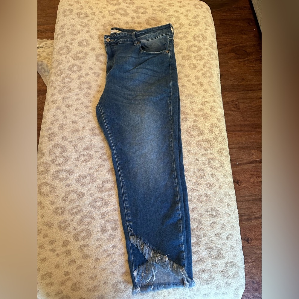 KanCan Cropped Jeans